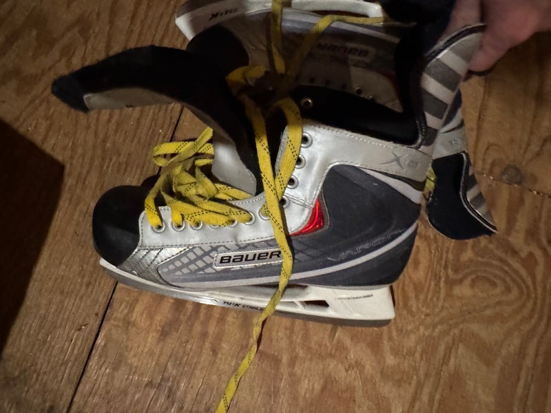 Bauer Vapor Hockey Skates Regular Width 11 (Used)