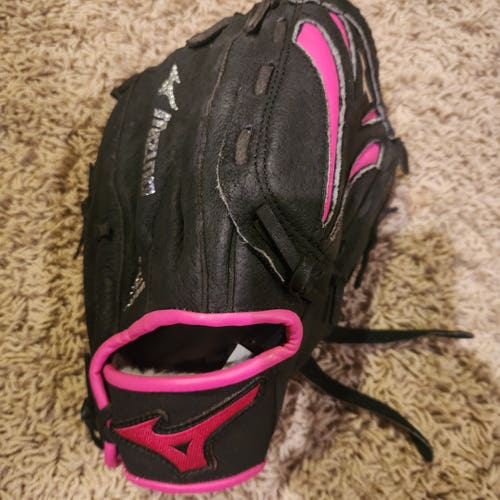 Mizuno RH Finch Softball Glove 10" Nice Glove/Game Ready. Let's go T-Ball