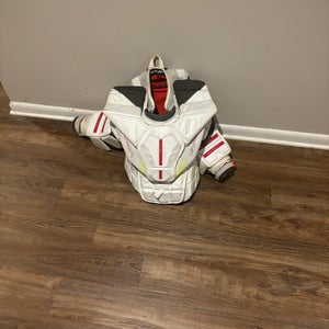 XS 2024 Bauer Vapor Hyperlite 2 Goalie Chest Protector (Used)