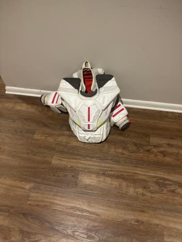 XS 2024 Bauer Vapor Hyperlite 2 Goalie Chest Protector (Used)
