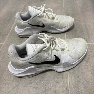 Men's Size M 9.0 (W 10.0) Nike Shoes (Used)