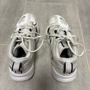 Men's Size M 9.0 (W 10.0) Adidas Shoes (Used)