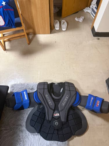 Large 2023 Vaughn V10 Goalie Chest Protector (Used)