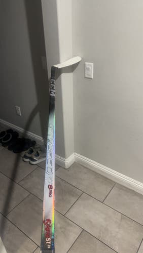 Intermediate CCM JetSpeed FT8 Pro Right Handed Hockey Stick P29 (Used in great condition)