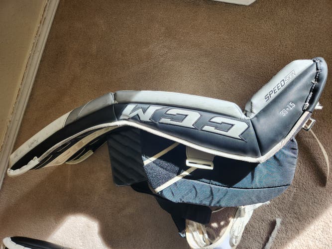 33" CCM Extreme Flex E5.9 Goalie Leg Pads (Used)