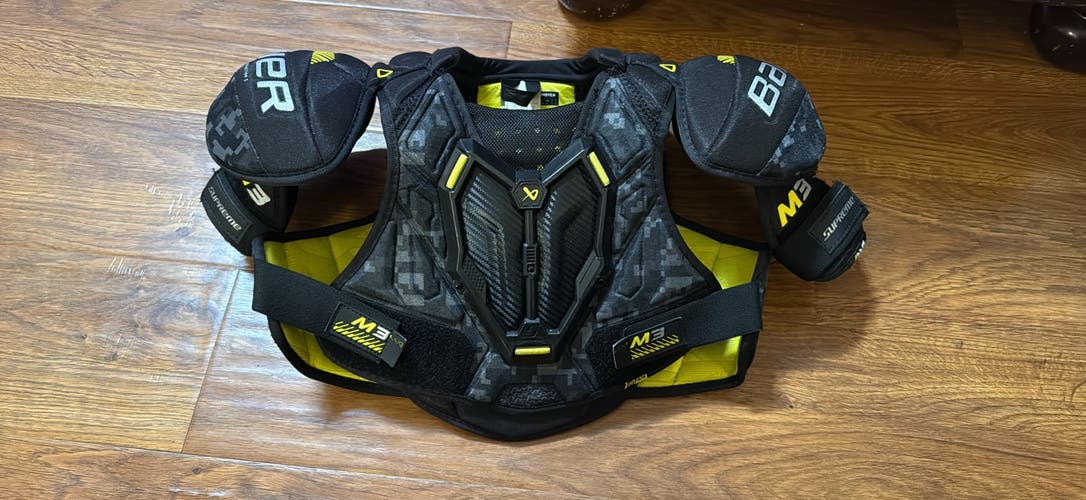 Medium Intermediate Bauer Supreme M3 Shoulder Pads (New)