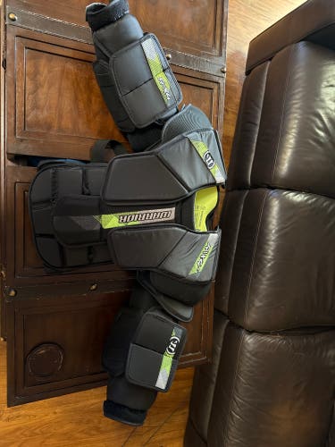 Small / Medium Warrior RITUAL X4 E Goalie Chest Protector (Used)