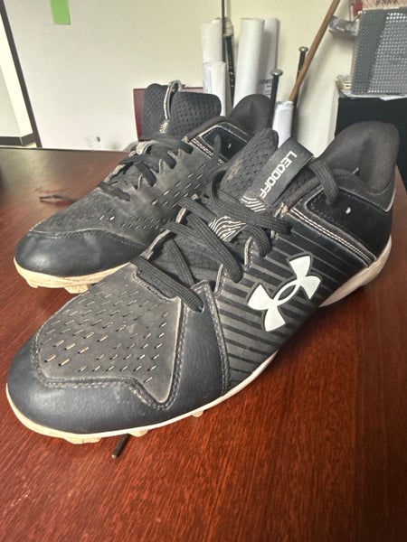 Black Men's Size M 7.5 (W 8.5) Adult Under Armour Molded Cleats Cleats (Used)