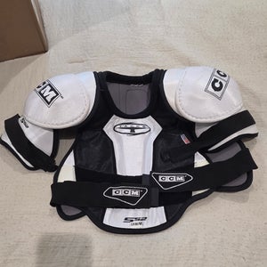 Men's Medium Senior CCM Supertacks Shoulder Pads (Used)