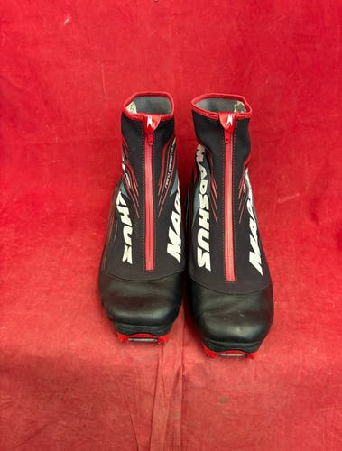 Size 11.5 Cross Country Ski Boots (Used)