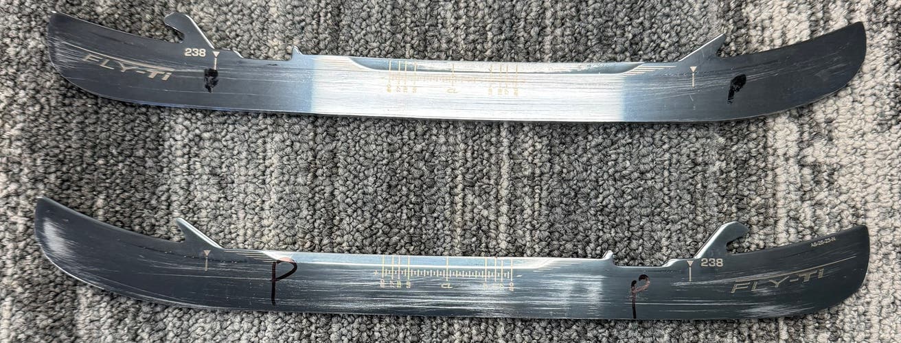 Bauer Fly-Ti Holders, Runners, & Replacement Steel Blades 238 mm (Used)