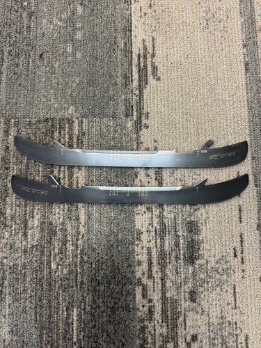 Bauer Fly-Ti Holders, Runners, & Replacement Steel Blades 238 mm (Used)
