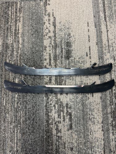 Bauer Fly-Ti Holders, Runners, & Replacement Steel Blades 238 mm (Used)