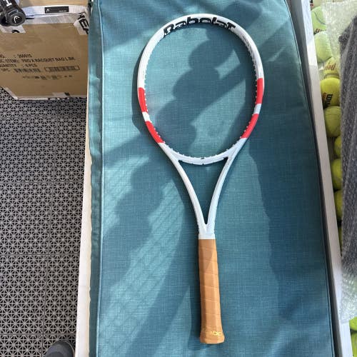 New Babolat Pure Strike 97  10.9oz  4 3/8 Gripsize.  See Our Other Listings!