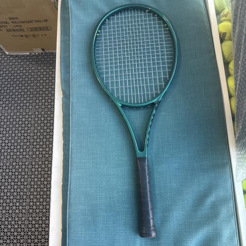 New Wilson Blade Prostock 98 v9 H22 Mold 16x19 4 1/4 Professional Racquet!