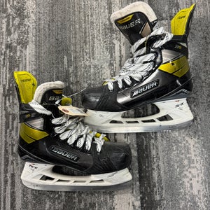Intermediate Bauer Supreme 3S Hockey Skates Size 4.5 (Used)
