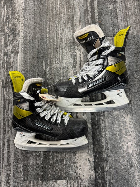 Intermediate Bauer Supreme 3S Hockey Skates Size 4.5 (Used)