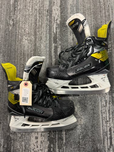 Intermediate Bauer Supreme 3S Hockey Skates Size 5.5 (Used)