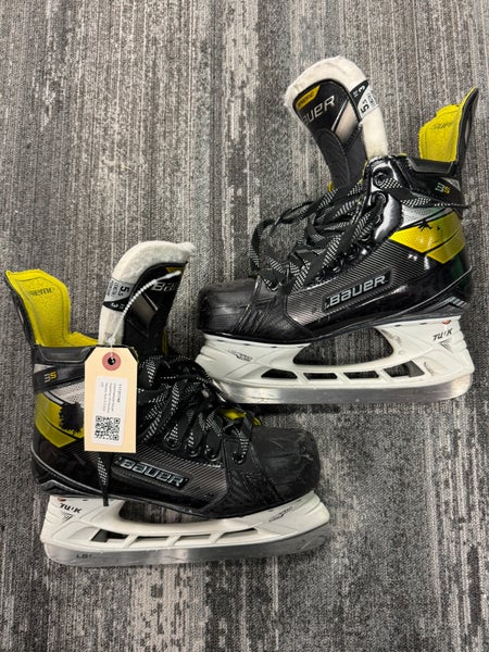 Intermediate Bauer Supreme 3S Hockey Skates Size 5.5 (Used)