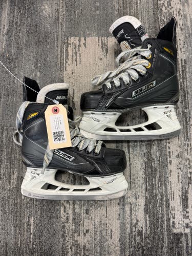 Junior Bauer Supreme 170 Hockey Skates Size 1.5 (Used)