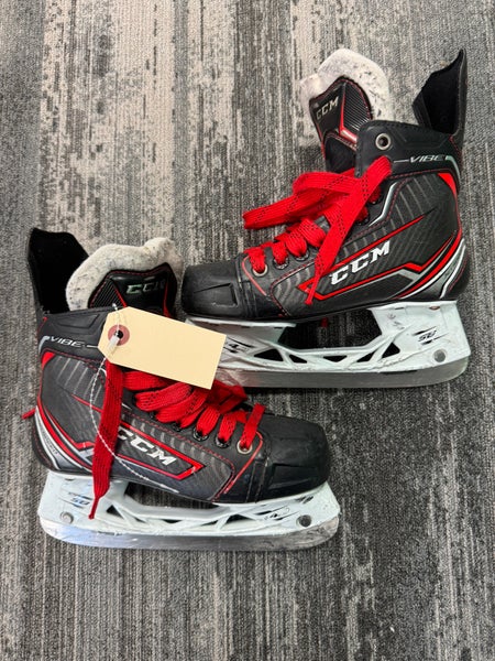 Junior CCM JetSpeed Vibe Hockey Skates Size 3 (Used)