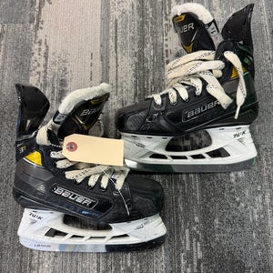 Junior Bauer Supreme 3S Pro Hockey Skates Extra Wide Width Size 1.5 (Used)