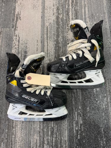 Junior Bauer Supreme 3S Pro Hockey Skates Extra Wide Width Size 1.5 (Used)
