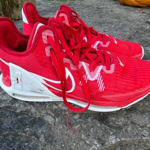 Men's Size M 10.5 (W 11.5) Nike Shoes (Used)