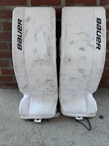 White 28" Junior Bauer GSX Goalie Leg Pads (Used)
