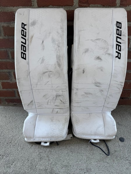 White 28" Junior Bauer GSX Goalie Leg Pads (Used)