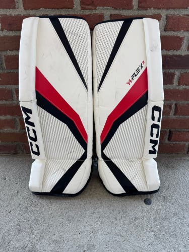 26" Youth CCM YTFLEX 3 Goalie Leg Pads (Used)