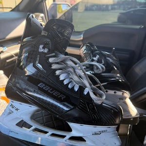 2022 Bauer Supreme Mach Hockey Skates Extra Wide Width 9.5 (Used)