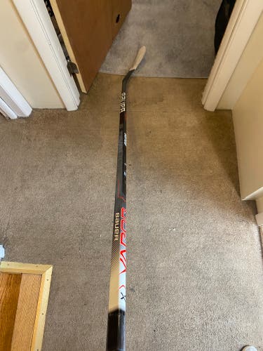 Senior Bauer Vapor Team P28 87 Right Pro Stock Hockey Stick (Used)
