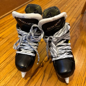 2025 Bauer Supreme M40 Junior Hockey Skates Extra Wide Width Size 1 (Used)
