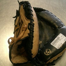Used Mizuno POWER CLOSE BB/SB Catchers RH Throw Black 32 1/2" 11868-S000066406