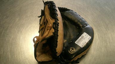 Used Mizuno POWER CLOSE BB/SB Catchers RH Throw Black 32 1/2" 11868-S000066406