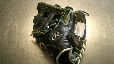 Used Rawlings R9 BB/SB Glove RH Throw Black 11 3/4" 11868-S000066405