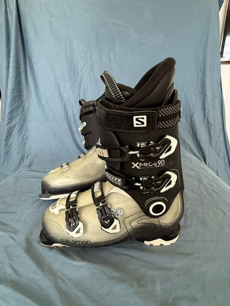 Mondo 28 & 28.5 Men's Salomon X-Pro Ski Boots Soft Flex (Used)