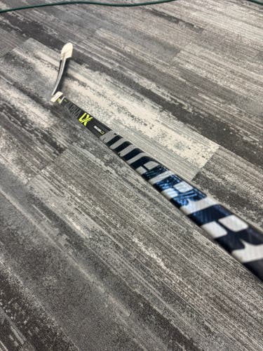 Warrior Alpha LX Hockey Stick | RH WO3 Junior Flex 50"