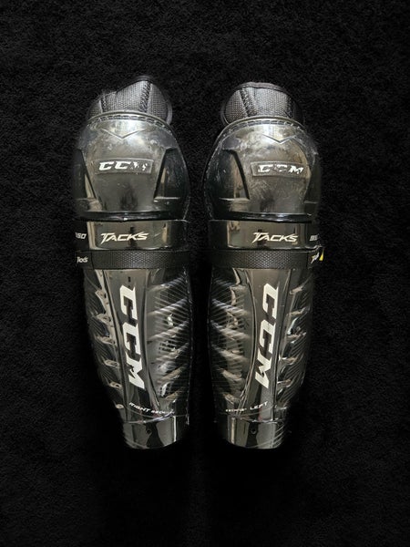 Intermediate CCM Tacks 9550 33cm/13" Shin Pads (Used, Good Condition)