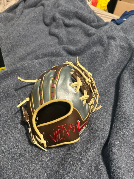 2025 Victus RH Baseball Glove 11.5" (New)