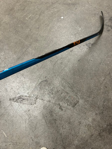 Intermediate Bauer Nexus E4 Hockey Stick | RH P28