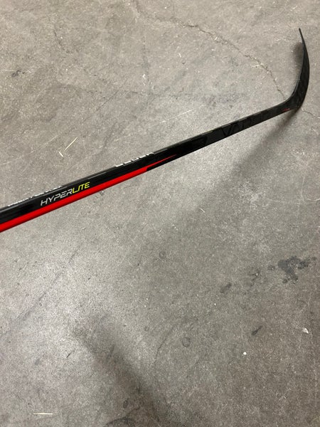Intermediate Bauer Vapor Hyperlite Hockey Stick Right Handed P92M (Used)
