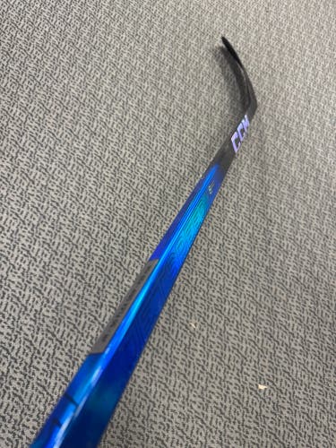 Junior Blue CCM JetSpeed FT8 Pro Right Handed Hockey Stick P29+1/4 50 Flex (New)
