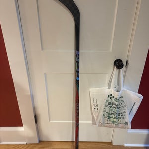 Intermediate CCM JetSpeed FT7 Right Handed Hockey Stick P29 40 Flex (Used)