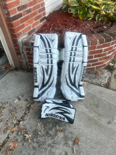 34" Vaughn Regular Goalie Full Set (Used)