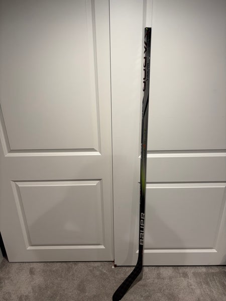 Senior Bauer Vapor Hyperlite 2 Right Handed Hockey Stick P90TM 87 Flex (Used)