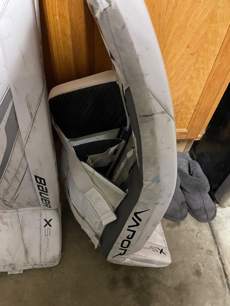 33" Bauer Vapor X5 Pro Goalie Leg Pads (Used)