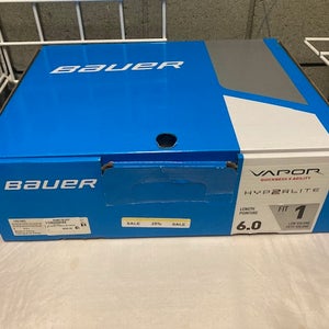 New Intermediate Bauer Vapor Hyperlite 2 Hockey Skates