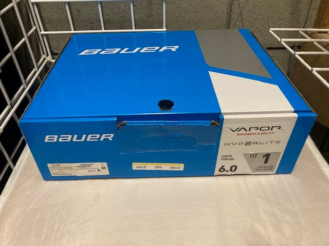 New Intermediate Bauer Vapor Hyperlite 2 Hockey Skates